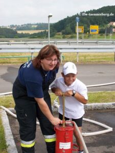 100_0218-1-225x300 Verein macht Schule