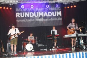 1472815487_14-300x200 Festbetrieb mit Rundumadum 