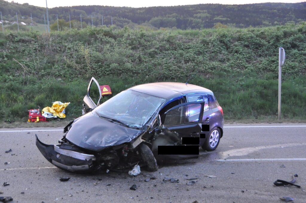 1525079684_2-1024x680 Verkehrsunfall B22 Tännesberg 