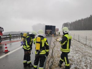 1583495349_1-300x225 Brand LKW A6 in Fahrtrichtung Vohenstrauß