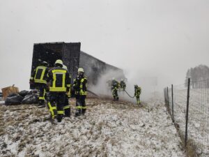 1583495350_3-300x225 Brand LKW A6 in Fahrtrichtung Vohenstrauß