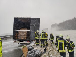 1583495351_4-300x225 Brand LKW A6 in Fahrtrichtung Vohenstrauß