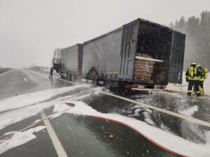 1583495352_5-300x225 Brand LKW A6 in Fahrtrichtung Vohenstrauß