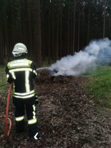 1650532775_1-225x300 Brand B1 - Kleinbrand im Freien