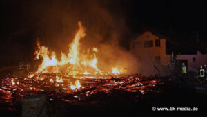 2-1-300x169 Nächtliches Feuer vernichtet Holzschuppen Gutenfürst, Ldk. SAD