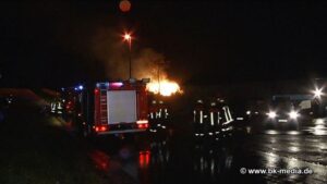 2-2-300x169 Blitzschlag setzt Feldscheune in Brand rund 30.000 Euro Sachschaden