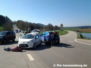 20150420_101348-300x225 Fahrbahnreinigung nach VU B22 / Kreuzung Schnegelmühle