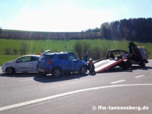 20150420_101434-300x225 Fahrbahnreinigung nach VU B22 / Kreuzung Schnegelmühle