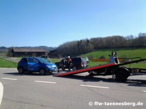 20150420_101508-300x225 Fahrbahnreinigung nach VU B22 / Kreuzung Schnegelmühle