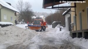 28122010013-300x168 Verkehrsabsicherung für Winterdienst Tännesberg