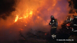 3-1-300x169 Nächtliches Feuer vernichtet Holzschuppen Gutenfürst, Ldk. SAD