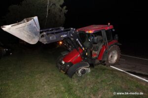 bild16-300x200 Auto kommt auf die Gegenfahrbahn und kollidiert dort mit Traktor SAD 35 / Lampenricht - Bernhof