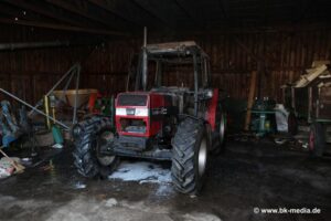 bild17-1-300x200 Traktor geht im Geräteschuppen in Flammen auf Döllnitz