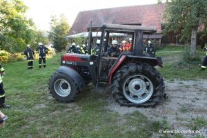 bild18-1-300x200 Traktor geht im Geräteschuppen in Flammen auf Döllnitz