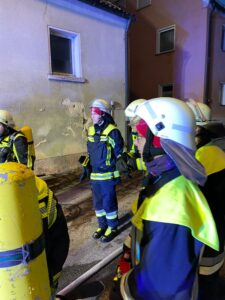 IMG-20250114-WA0016-225x300 Einsatzübung Wohnungsbrand