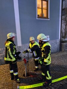 IMG-20250114-WA0028-225x300 Einsatzübung Wohnungsbrand