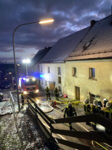 IMG-20250114-WA0029-225x300 Einsatzübung Wohnungsbrand