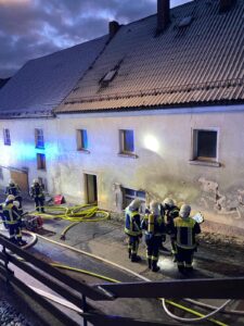 IMG-20250114-WA0030-225x300 Einsatzübung Wohnungsbrand