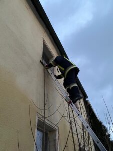 IMG-20250114-WA0042-225x300 Einsatzübung Wohnungsbrand