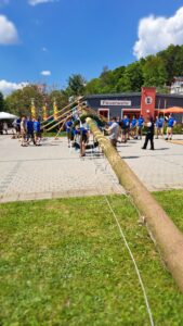 20250501_140735-169x300 Feuerwehr Tännesberg stellt Maibaum auf