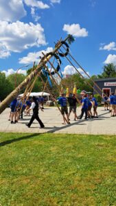 20250501_142204-169x300 Feuerwehr Tännesberg stellt Maibaum auf