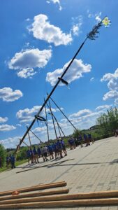 20250501_143248-169x300 Feuerwehr Tännesberg stellt Maibaum auf