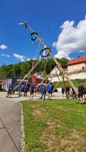 20250501_144618-169x300 Feuerwehr Tännesberg stellt Maibaum auf