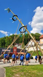 20250501_144628-169x300 Feuerwehr Tännesberg stellt Maibaum auf