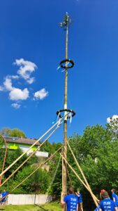 20250501_150112-169x300 Feuerwehr Tännesberg stellt Maibaum auf