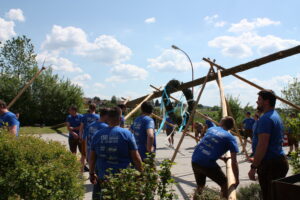 IMG_9945-300x200 Feuerwehr Tännesberg stellt Maibaum auf