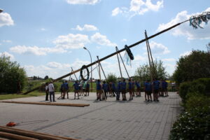 IMG_9953-300x200 Feuerwehr Tännesberg stellt Maibaum auf