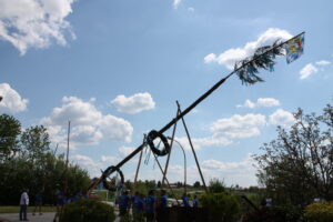 IMG_9954-300x200 Feuerwehr Tännesberg stellt Maibaum auf