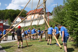 IMG_9986-300x200 Feuerwehr Tännesberg stellt Maibaum auf
