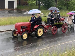 2025052534-Alter-Spritzenwagen-der-FFW-Grossenschwand-300x225 Tausende Menschen feiern drei Tage lang 150 Jahre Feuerwehr Tännesberg