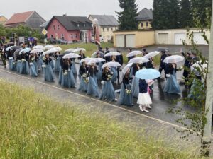 2025052541-Festdamen-der-FFW-Taennesberg-300x225 Tausende Menschen feiern drei Tage lang 150 Jahre Feuerwehr Tännesberg